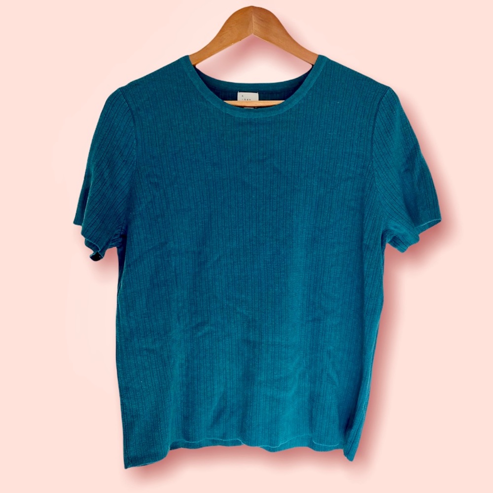 Teal knit short sleeved shirt